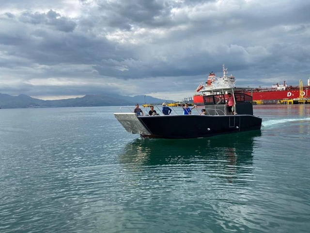 قارب سريع يعمل باللحام الكامل من الألومنيوم بطول 10 أمتار