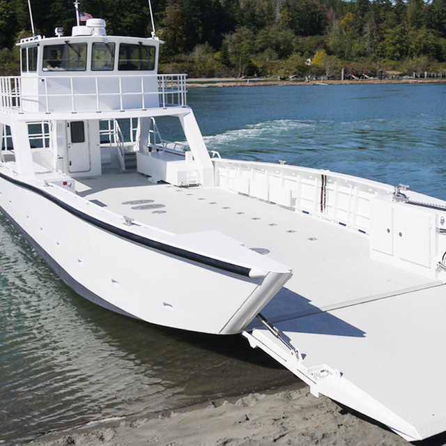 مركبة إنزال بطول 15 مترًا 