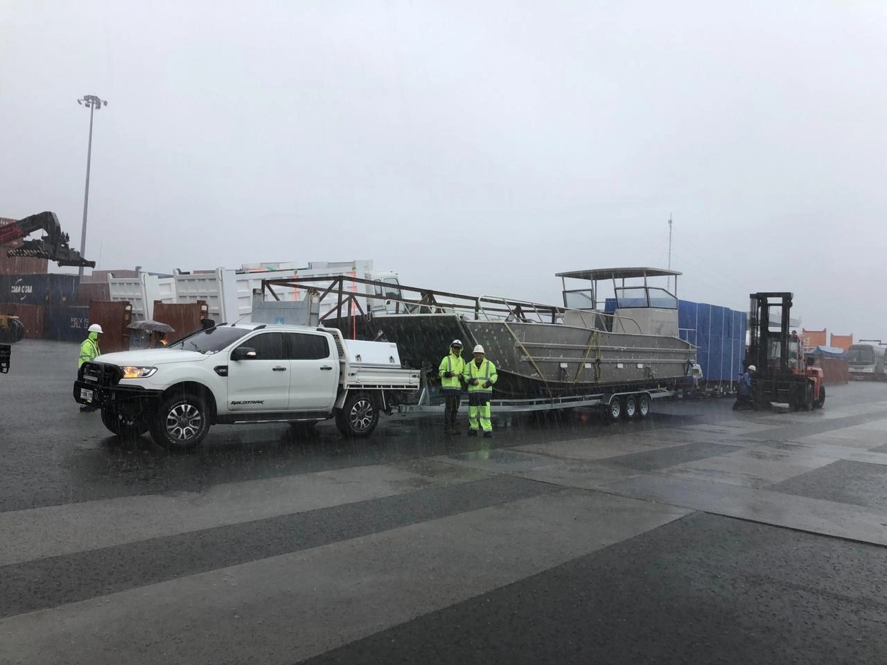 قارب الهبوط قارب البضائع 