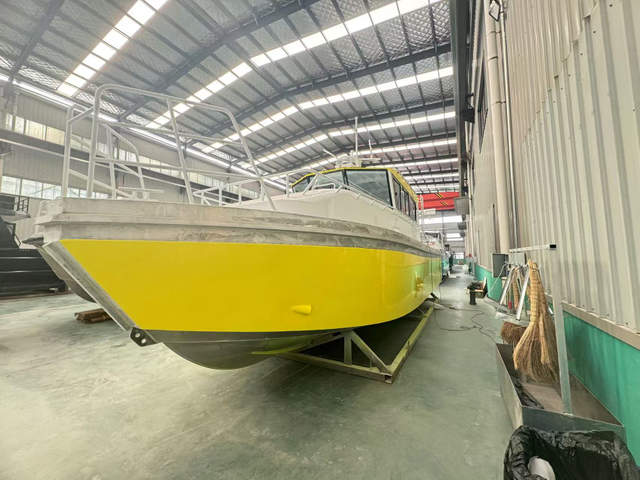 قارب إنقاذ عالي السرعة مصنوع من الألومنيوم بطول 9 أمتار للبيع