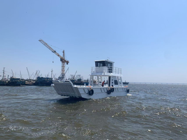 بارجة هبوط من الألومنيوم بطول 12 متر حاصلة على شهادة CE 39ft بارجة هبوط من الألومنيوم بطول 40 قدم 12 متر ذات طابقين في قمرة القيادة 